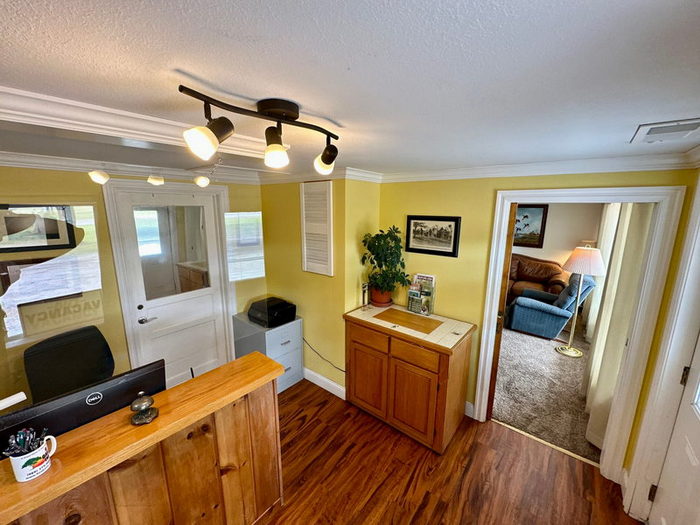 9 Oaks Inn (Pine Aire Motel, Pine-Aire Motel) - From Real Estate Listing (newer photo)